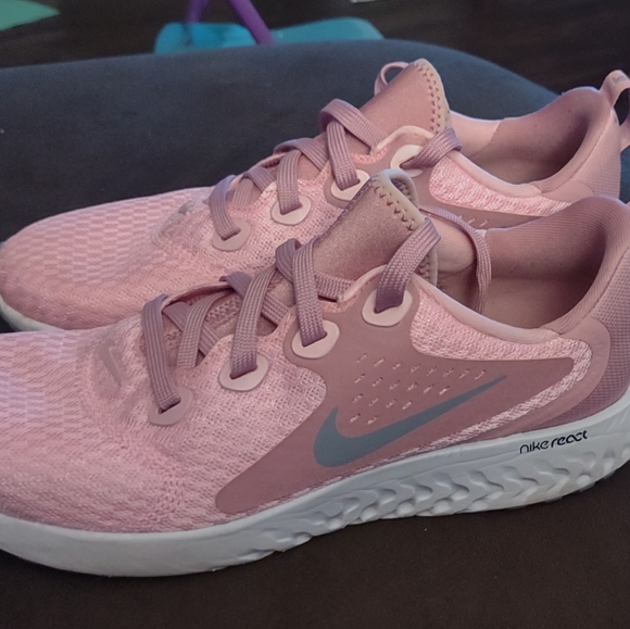 Women's Nike React like new - Picture 1 of 4